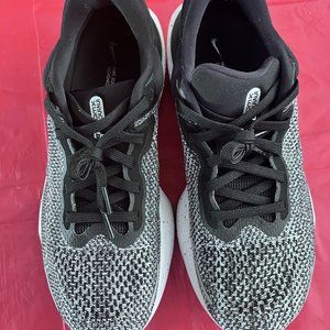 Nike Men's ZoomX Invincible Run Flyknit Running Shoes, Black/White, 11.5 D(M) US